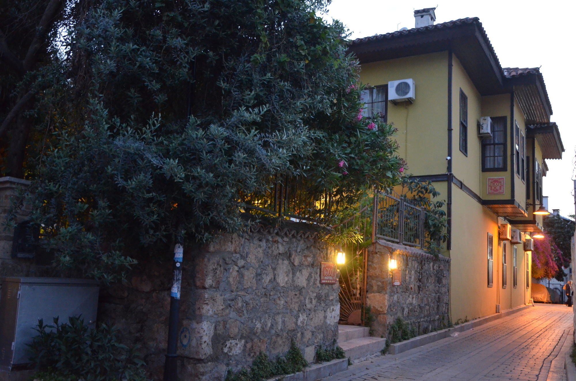 Kaleici Lodge Aparts Antalya Bagian luar foto